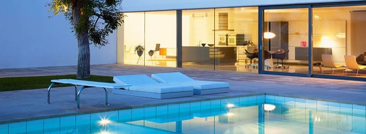 Mortgage broker Mooloolaba offering home loan guidance to clients in a relaxed setting